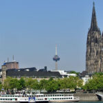 Kölner Dom mit Rheinufer